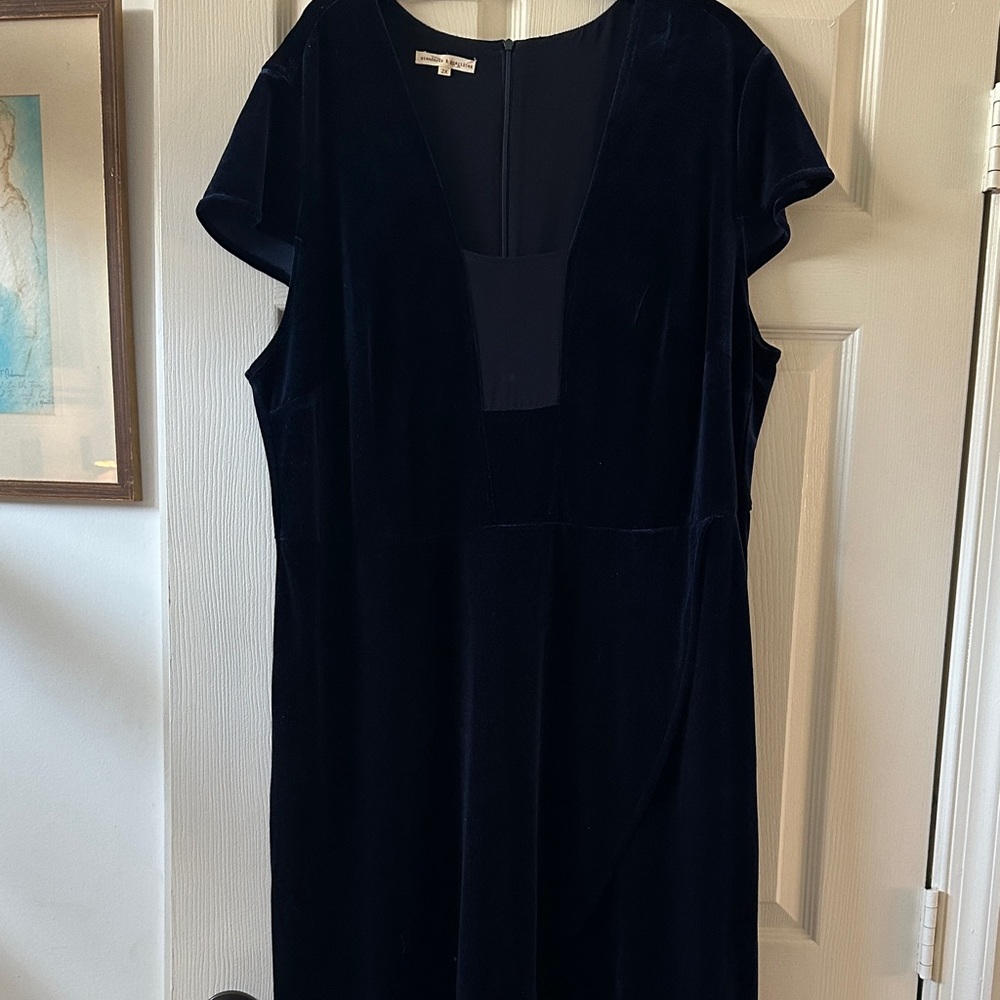 Women's Velvet Midi Dress in Deep Navy - Classic Silhouette